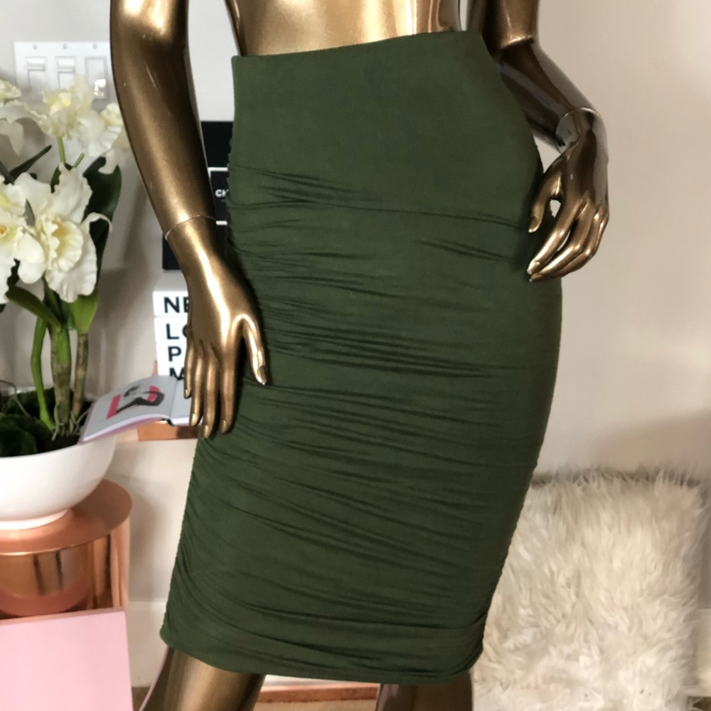 💚New!! Olive skirt!!